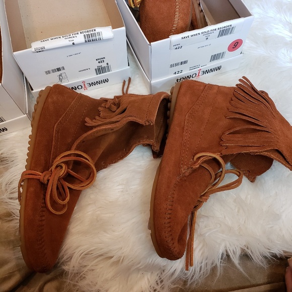 Size 6's left! Minnetonka Tramper ankle hi boot - Picture 5 of 6